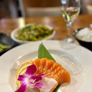 8 piece salmon sashimi