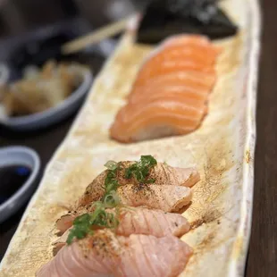 Salmon nigiri
