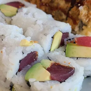 Pepper Tuna and Avocado Roll