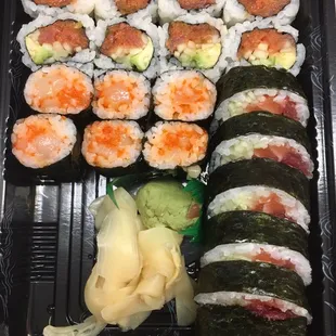 Spice tuna, spicy scallop, house rolls
