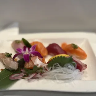 Sushi/sashimi lunch special