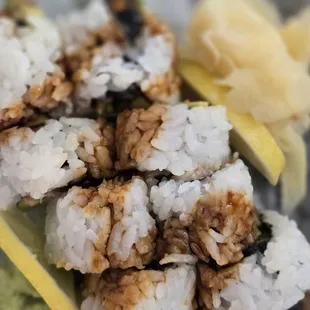 Eel &amp; Avocado Roll
