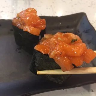 Sake Poke Gunkan 2 Piece