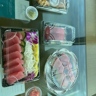 Tuna. Tuna  and Hawaiian roll with pot stickers