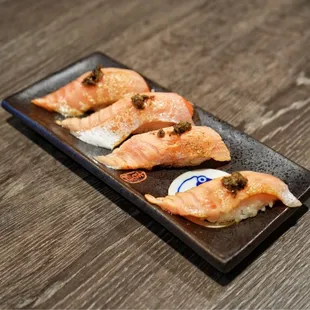 Salmon nigiri
