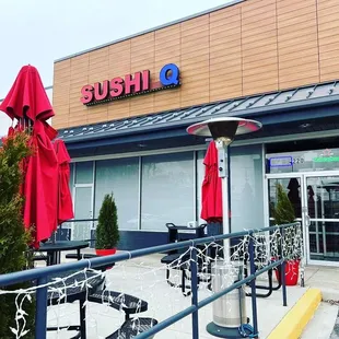 the outside of a restaurant