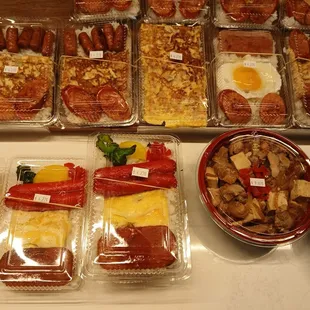 Breakfast bentos . Don buri. Pickled veggies