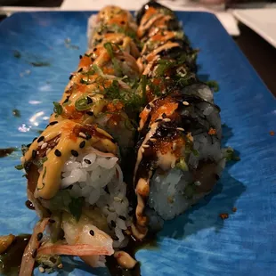 a sushi roll on a blue plate