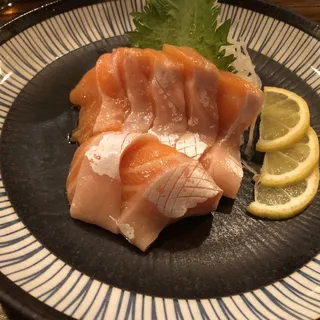 2 Pieces Salmon Skin Sushi