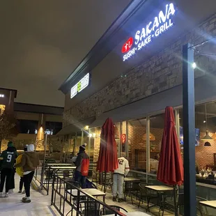 the outside of the restaurant