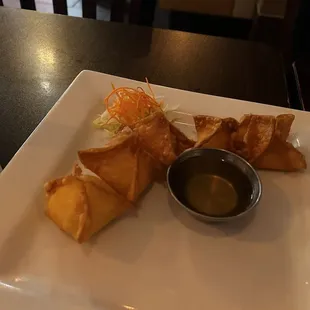 Crab Rangoon, filled with mostly air ‍