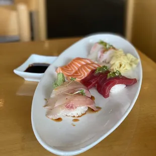 Assorted sashimi