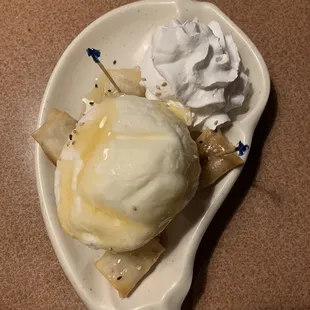 Fry banana with coconut ice cream