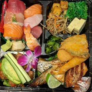 Medium omakase bento