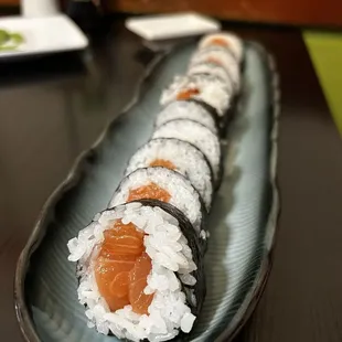 Salmon cut roll