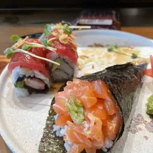 Salmon Hand Roll