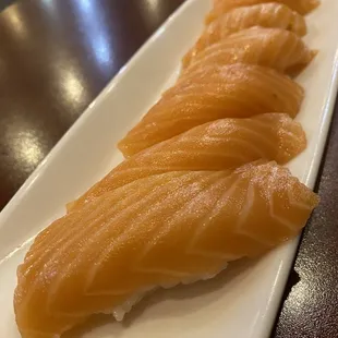 Salmon nigiri