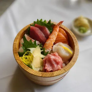 Special Tama Bowl ( Blue Fin Tuna, Hamachi, Kodai, Hotate  Ebi, Salmon, Chop Toro)