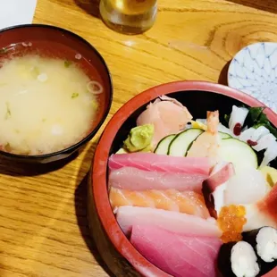 Chirashi zushi