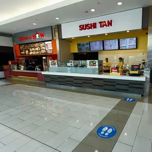 the interior of a fast food restaurant