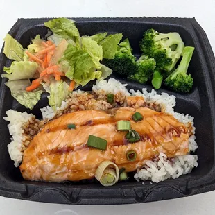 The teriyaki salmon plate at SUSHI TAN