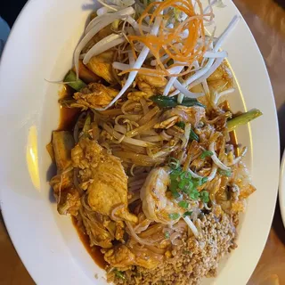 Pad Thai combination dinner