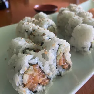 Spicy salmon roll