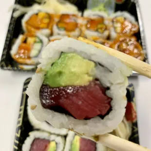 Tuna Avocado Roll; IG: @katzlundell