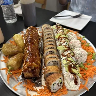 Tres Chiles roll, Mar y Tierra roll (fried), Guamuchilito roll