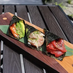 Salmon Avocado HandRoll