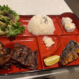 Kalbi sushi bento