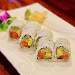 Alaska Roll: 6 pieces. Salmon, avocado and cucumber.