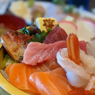 Extra special chirashi bowl