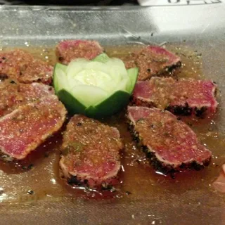 Black Pepper Tuna Tataki (8pc)