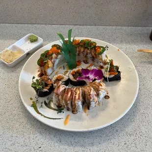 Been coming here since they opened! Chef really takes care of me!! Top to bottom: Space Needle, Salmon Skin Roll, Protein Roll.