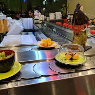 Sushi conveyor