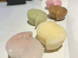 Hunan's Bistro And Sushi