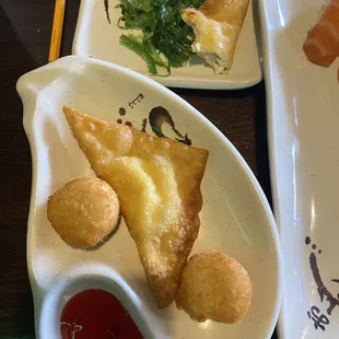 Crab Rangoon, fried scallops &amp; seafood salad