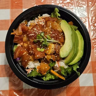 Spicy poke bowl