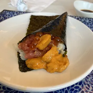 Ikura Hand Roll