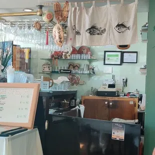 Kitschy, unique decor. Love it!!