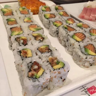 Spicy Crunchy Salmon and Avocado Roll