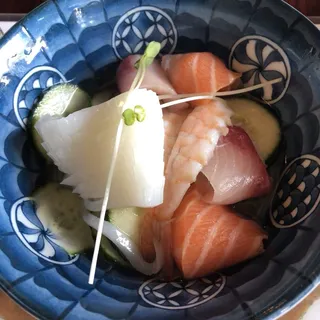 Yoshis Sunomono Salad