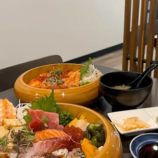 chirashi don, sake don