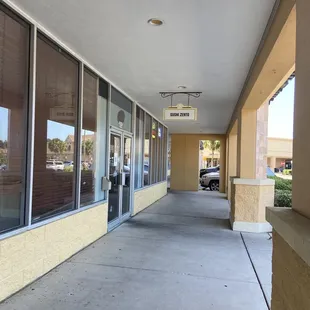 the outside of a restaurant