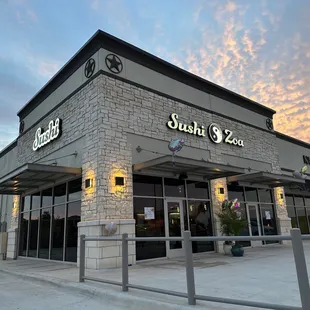 the outside of a restaurant
