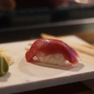 Tuna nigiri