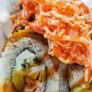 Tropical Roll + Dinamita Salad Topping