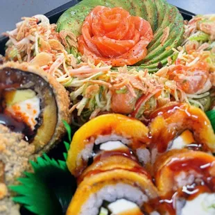 30 Pcs Sushi Tray + 1 Salad