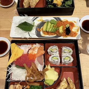 Salmon TARTAR /SALMON, POKE BENTO, A SUSHI BENTO